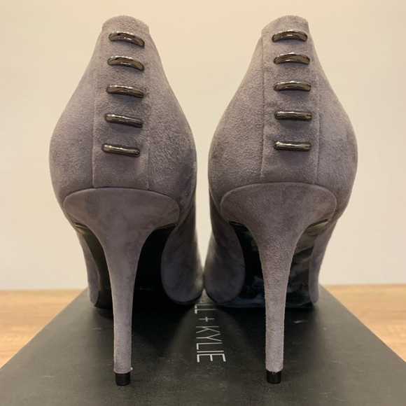 Kendall & Kylie Britney Grey Suede Pumps With Metal Stitch Stud Detail Size 9.5